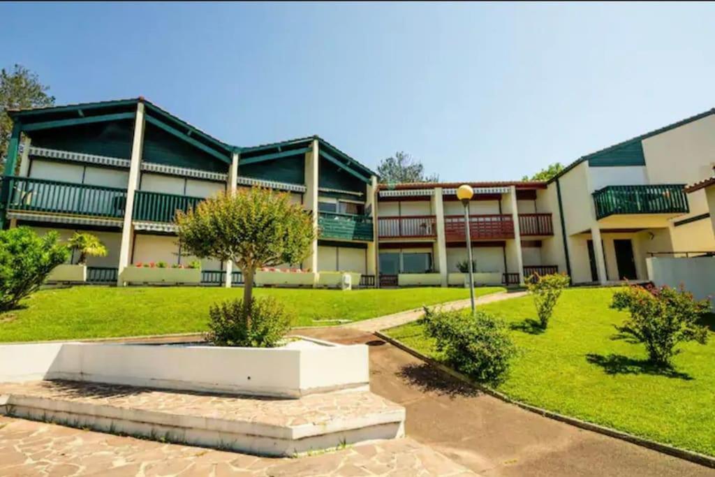 Апартаменты Caporizon-Baillenia-T1 Vue Montagne - Piscine St Jean De Luz Сен-Жан-де-Люз Экстерьер фото